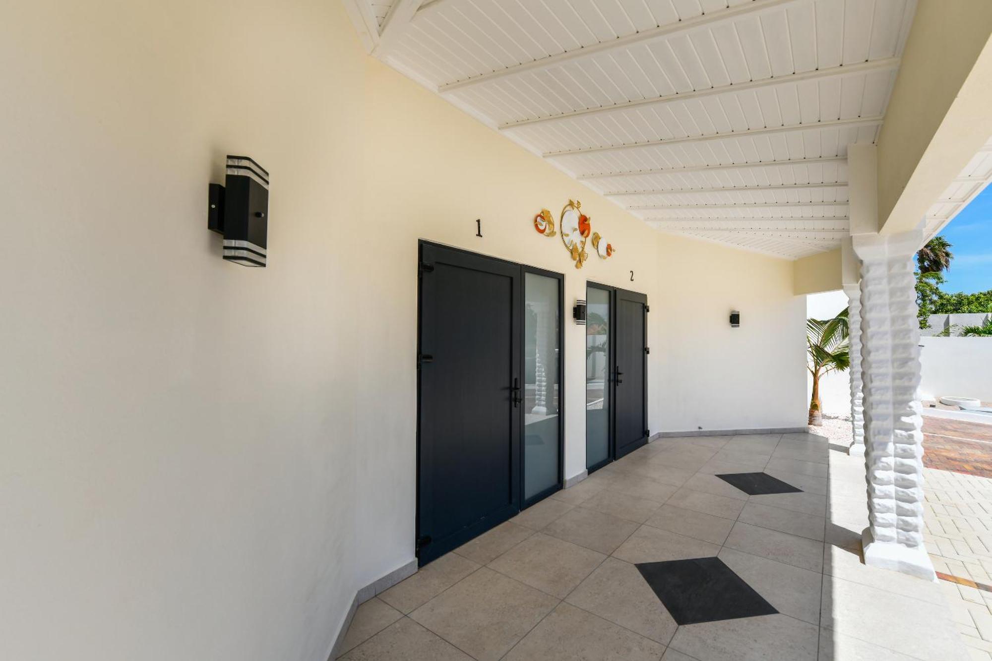 Boutique Hotel Swiss Paradise Aruba Villas And Suites Palm Beach Exterior foto